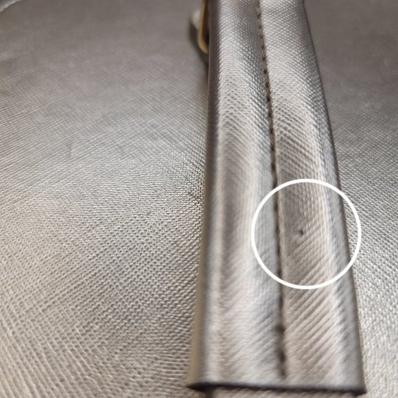 GOLD ROSES COLORED Cosmetics TRAVELING TRAIN CASE - Picture 10 of 11